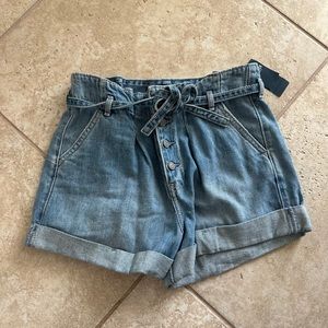 New with tags Hollister jean shorts!
